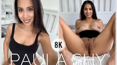 Sexy Model Masturbates her Pussy