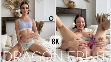  Sexy Model Masturbates her Pussy